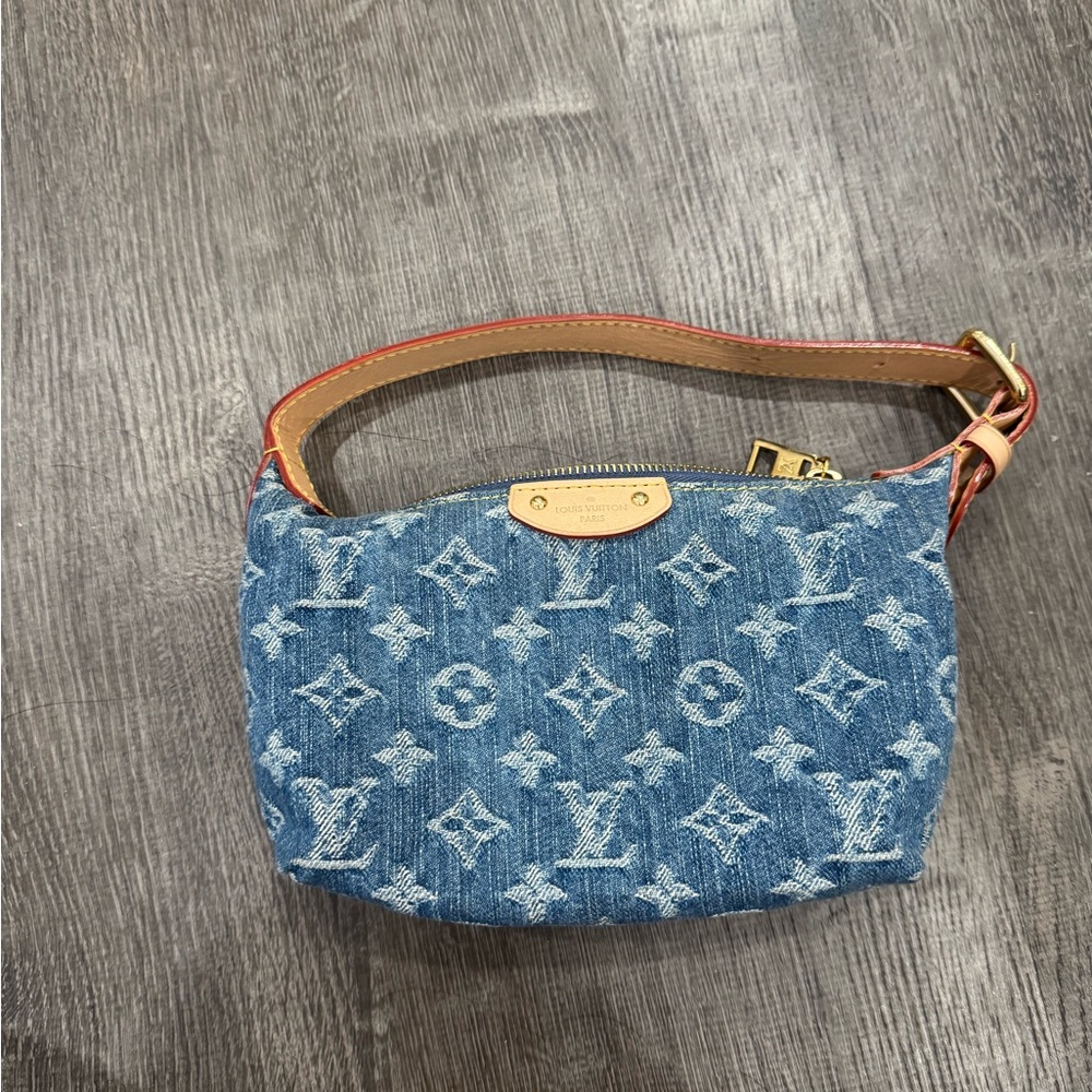 Louis Vuitton Hills Pochette
Monogram Denim Blue